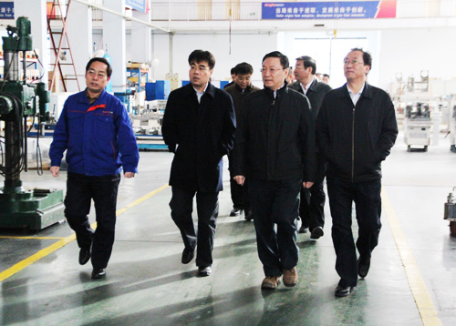 1-1、山東三金：淄博市副市長(zhǎng)劉曉（右二）到公司調(diào)研視察.jpg